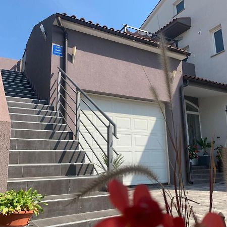 Luna Apartment Pula Ngoại thất bức ảnh