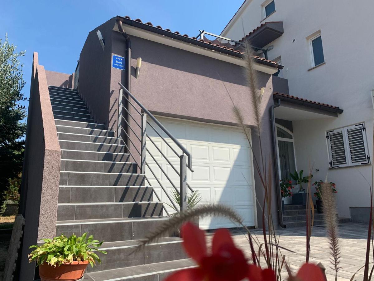 Luna Apartment Pula Ngoại thất bức ảnh