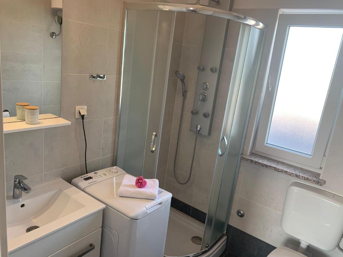 Luna Apartment Pula Ngoại thất bức ảnh