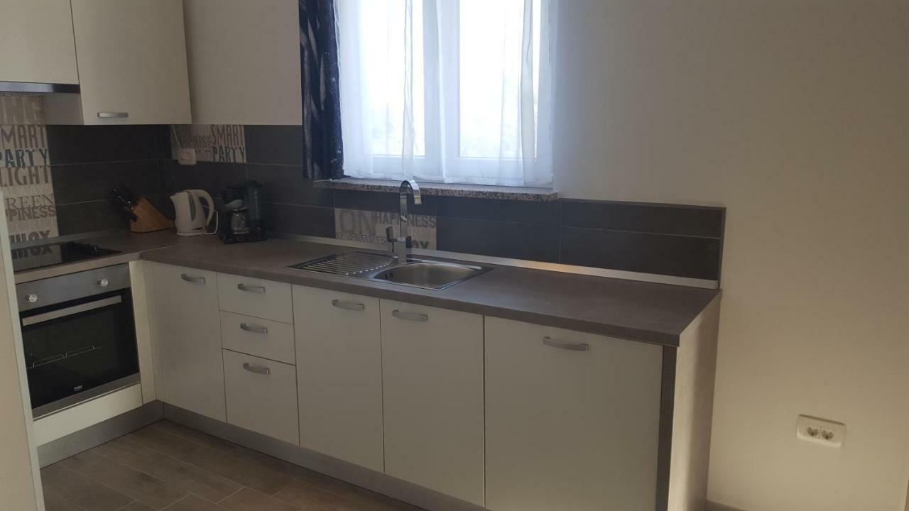 Luna Apartment Pula Ngoại thất bức ảnh